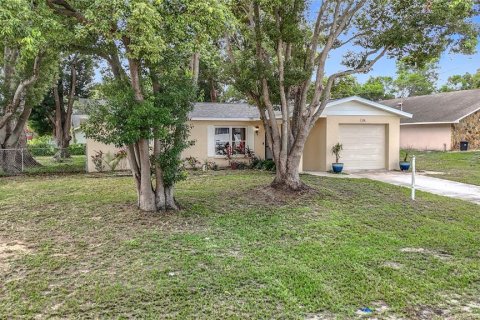 House in Spring Hill, Florida 2 bedrooms, 119.29 sq.m. № 1795880 - photo 2