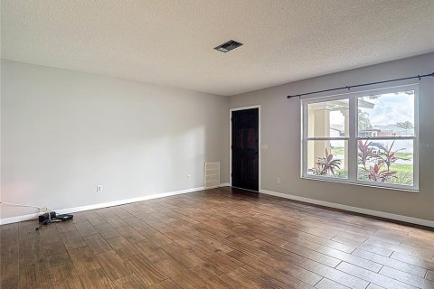 House in Spring Hill, Florida 2 bedrooms, 119.29 sq.m. № 1795880 - photo 6