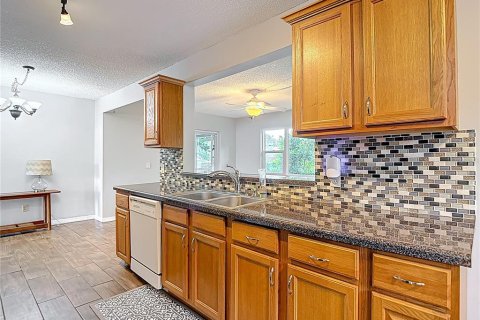 House in Spring Hill, Florida 2 bedrooms, 119.29 sq.m. № 1795880 - photo 12
