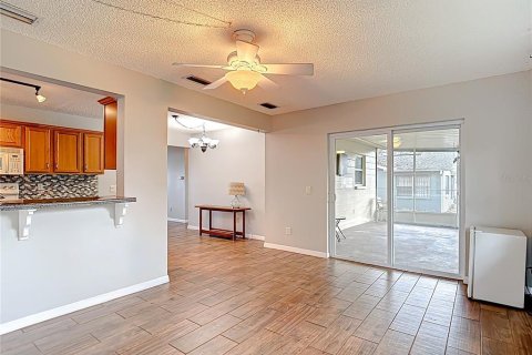 House in Spring Hill, Florida 2 bedrooms, 119.29 sq.m. № 1795880 - photo 18