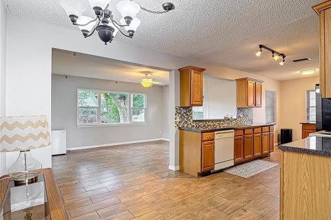 House in Spring Hill, Florida 2 bedrooms, 119.29 sq.m. № 1795880 - photo 8