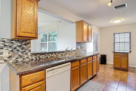 House in Spring Hill, Florida 2 bedrooms, 119.29 sq.m. № 1795880 - photo 11