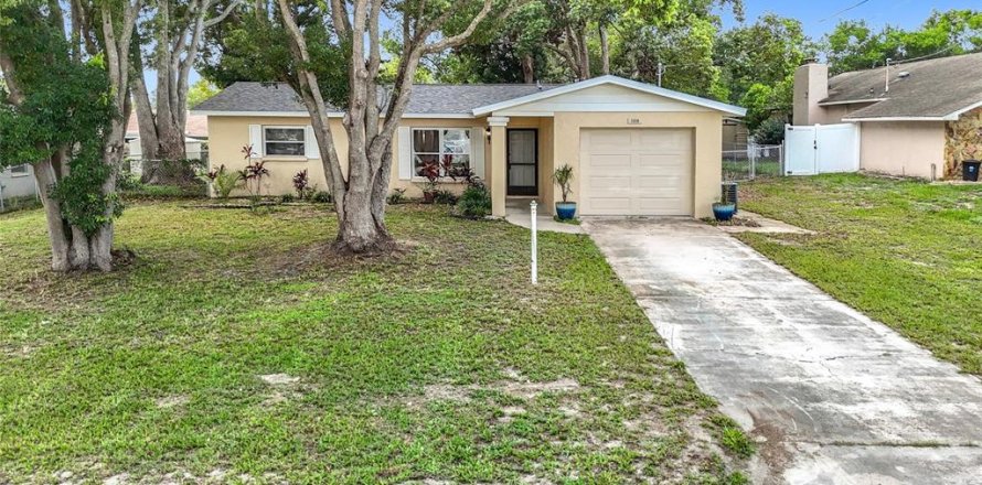 House in Spring Hill, Florida 2 bedrooms, 119.29 sq.m. № 1795880
