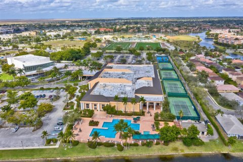 Condo in Tamarac, Florida, 2 bedrooms  № 1995935 - photo 30