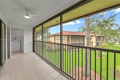 Condo in Tamarac, Florida, 2 bedrooms  № 1995935 - photo 24