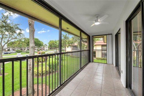 Condo in Tamarac, Florida, 2 bedrooms  № 1995935 - photo 22