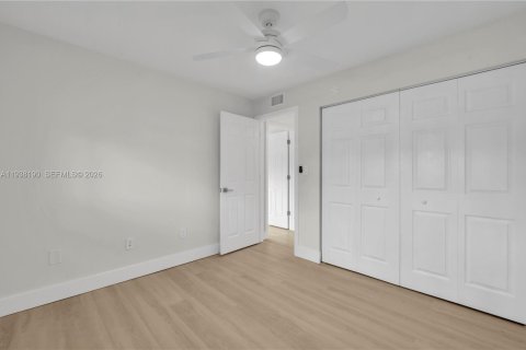 Condo in Tamarac, Florida, 2 bedrooms  № 1995935 - photo 20