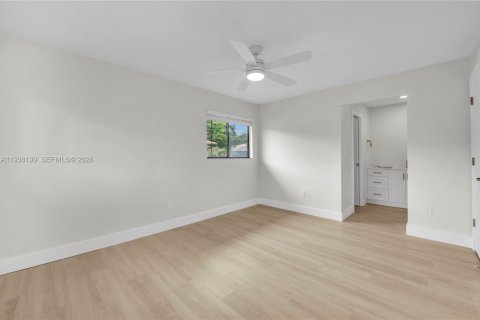 Condo in Tamarac, Florida, 2 bedrooms  № 1995935 - photo 14