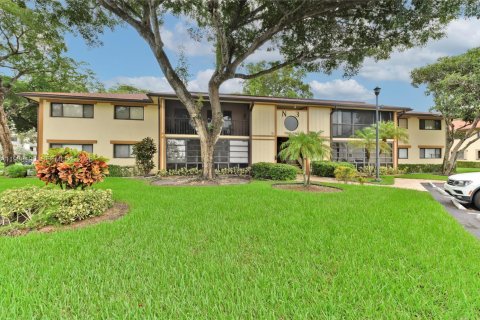 Condo in Tamarac, Florida, 2 bedrooms  № 1995935 - photo 3