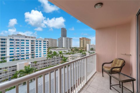 Copropriété à vendre à Hallandale Beach, Floride: 2 chambres, 101.45 m2 № 1931166 - photo 8
