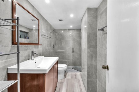 Copropriété à vendre à Hallandale Beach, Floride: 2 chambres, 101.45 m2 № 1931166 - photo 19