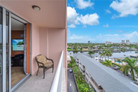 Copropriété à vendre à Hallandale Beach, Floride: 2 chambres, 101.45 m2 № 1931166 - photo 11