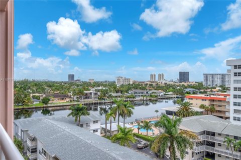 Copropriété à vendre à Hallandale Beach, Floride: 2 chambres, 101.45 m2 № 1931166 - photo 12