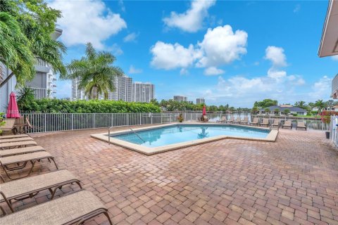 Copropriété à vendre à Hallandale Beach, Floride: 2 chambres, 101.45 m2 № 1931166 - photo 28
