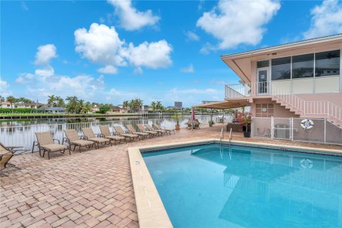 Copropriété à vendre à Hallandale Beach, Floride: 2 chambres, 101.45 m2 № 1931166 - photo 29