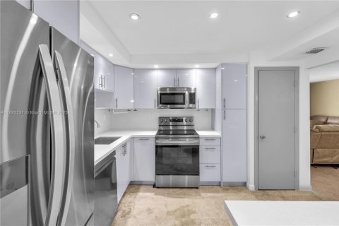 Copropriété à vendre à Hallandale Beach, Floride: 2 chambres, 101.45 m2 № 1931166 - photo 25