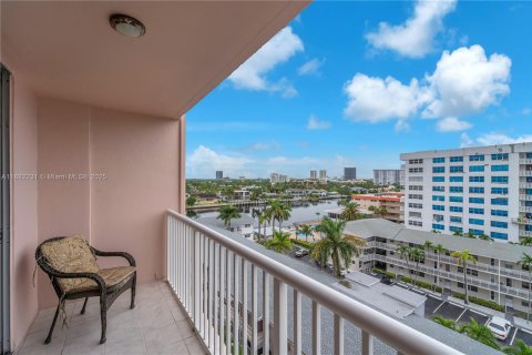Copropriété à vendre à Hallandale Beach, Floride: 2 chambres, 101.45 m2 № 1931166 - photo 13