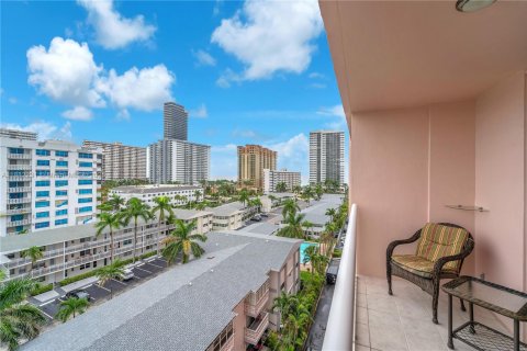 Copropriété à vendre à Hallandale Beach, Floride: 2 chambres, 101.45 m2 № 1931166 - photo 10