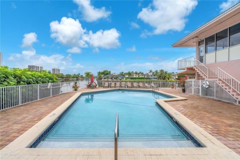 Copropriété à vendre à Hallandale Beach, Floride: 2 chambres, 101.45 m2 № 1931166 - photo 27