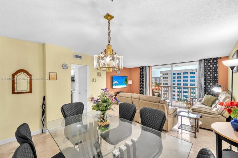Copropriété à vendre à Hallandale Beach, Floride: 2 chambres, 101.45 m2 № 1931166 - photo 21