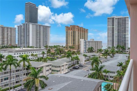 Copropriété à vendre à Hallandale Beach, Floride: 2 chambres, 101.45 m2 № 1931166 - photo 9