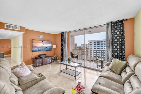 Copropriété à vendre à Hallandale Beach, Floride: 2 chambres, 101.45 m2 № 1931166 - photo 14