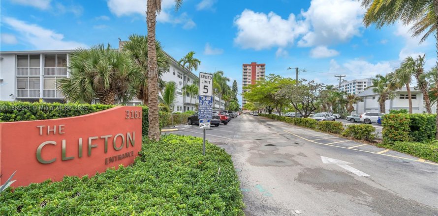Condo à Hallandale Beach, Floride, 2 chambres № 1931166