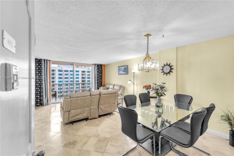 Copropriété à vendre à Hallandale Beach, Floride: 2 chambres, 101.45 m2 № 1931166 - photo 4