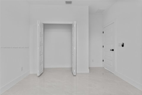 House in Lehigh Acres, Florida 3 bedrooms № 1890495 - photo 17