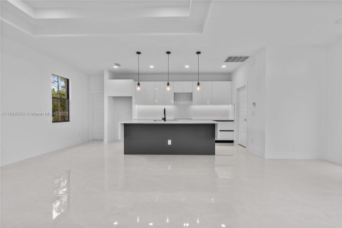 House in Lehigh Acres, Florida 3 bedrooms № 1890495 - photo 7