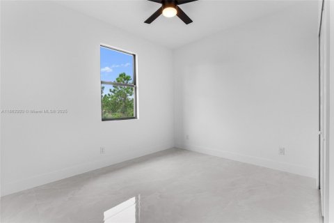 House in Lehigh Acres, Florida 3 bedrooms № 1890495 - photo 16