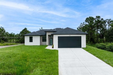 House in Lehigh Acres, Florida 3 bedrooms № 1890495 - photo 1