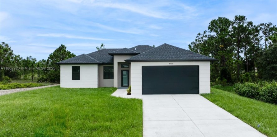 House in Lehigh Acres, Florida 3 bedrooms № 1890495
