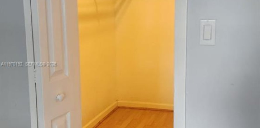 Condominio en Margate, Florida, 2 dormitorios № 2031919