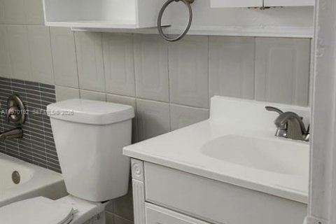 Condominio en alquiler en Margate, Florida, 2 dormitorios, 92.9 m2 № 2031919 - foto 5