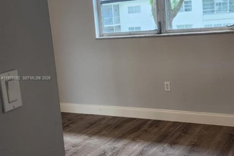 Condominio en alquiler en Margate, Florida, 2 dormitorios, 92.9 m2 № 2031919 - foto 4