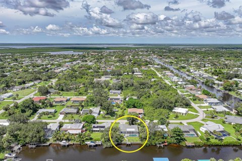 Casa en venta en Port Charlotte, Florida, 2 dormitorios, 138.15 m2 № 1914543 - foto 1