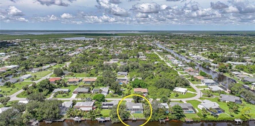 Casa en Port Charlotte, Florida 2 dormitorios, 138.15 m2 № 1914543