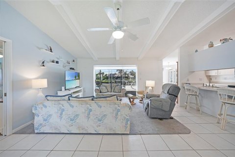 Casa en venta en Port Charlotte, Florida, 2 dormitorios, 138.15 m2 № 1914543 - foto 5