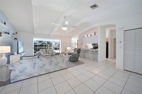 Casa en venta en Port Charlotte, Florida, 2 dormitorios, 138.15 m2 № 1914543 - foto 6