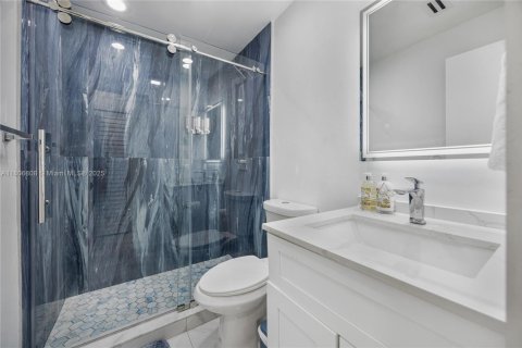 House in Miami, Florida 4 bedrooms, 143.16 sq.m. № 1865435 - photo 27