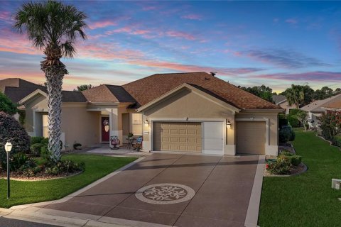 House in Summerfield, Florida 3 bedrooms, 224.17 sq.m. № 2284487