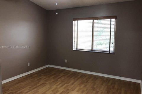 Touwnhouse à louer à Pembroke Pines, Floride: 3 chambres, 126.44 m2 № 2059367 - photo 22