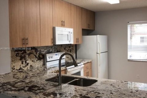 Touwnhouse à louer à Pembroke Pines, Floride: 3 chambres, 126.44 m2 № 2059367 - photo 7