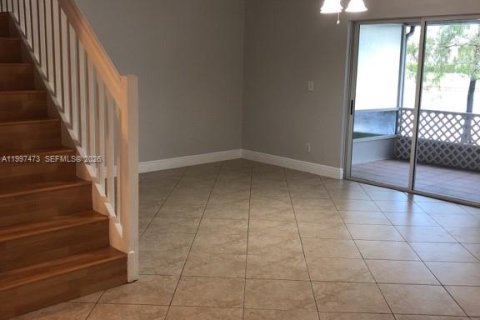Touwnhouse à louer à Pembroke Pines, Floride: 3 chambres, 126.44 m2 № 2059367 - photo 10