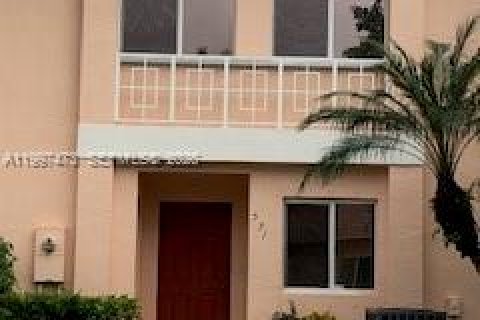 Touwnhouse à louer à Pembroke Pines, Floride: 3 chambres, 126.44 m2 № 2059367 - photo 2