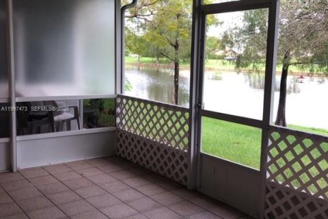Touwnhouse à louer à Pembroke Pines, Floride: 3 chambres, 126.44 m2 № 2059367 - photo 18