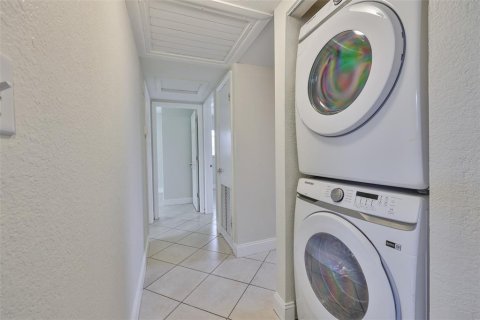 House in Tampa, Florida 4 bedrooms, 143.81 sq.m. № 1761544 - photo 22
