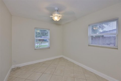 House in Tampa, Florida 4 bedrooms, 143.81 sq.m. № 1761544 - photo 25