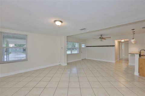 House in Tampa, Florida 4 bedrooms, 143.81 sq.m. № 1761544 - photo 3